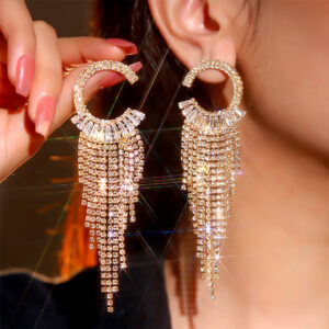 Fashionable and Elegant Shimmering Diamond Drop Earrings