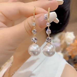 Stylish and elegant minimalist pearl pendant for women